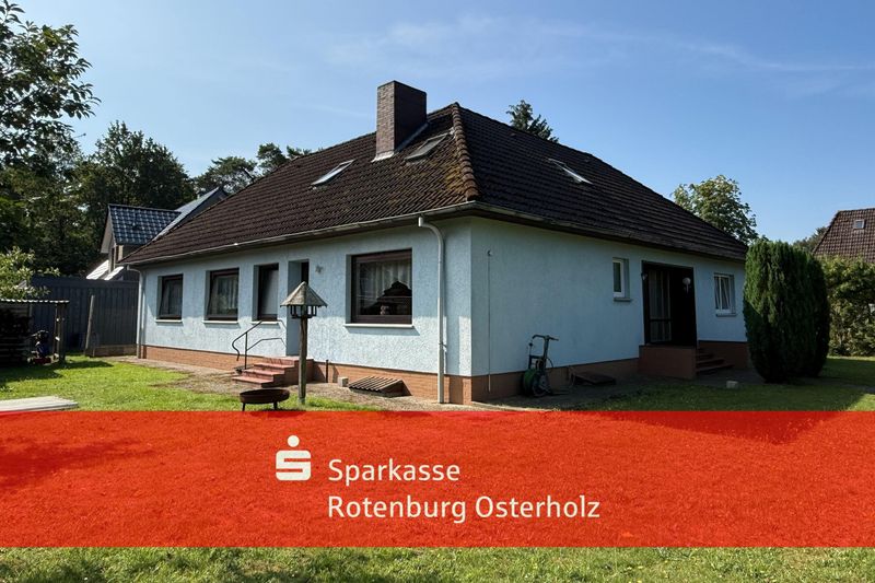 Großes Familienhaus mit ausgebautem Dachgeschoss & Nebengebäude